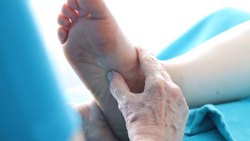 Voetreflexzone massage 1 voetreflexzone massage, voetreflexzone ontspanningsmassage, voetreflexologie, voetreflexmassage met stemvorken, fonoforese